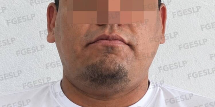 Detienen a conductor por irregularidades en un vehículo en Ciudad Fernández