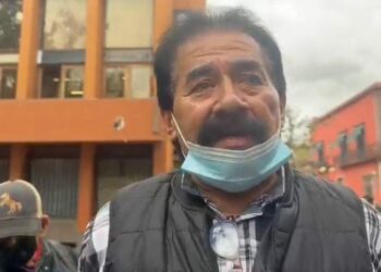 Jubilados del Gobierno estatal exigen pagos pendientes por años de servicio