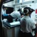 Pareja resulta lesionada tras caer de motocicleta en el Libramiento Poniente