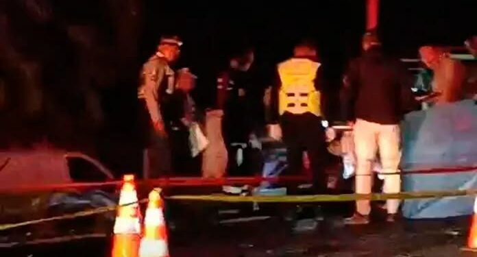 Muere pareja de jóvenes tras ser arrollada en la carretera 57