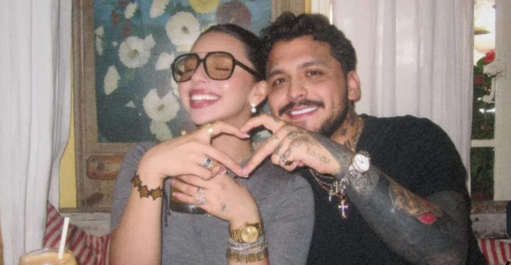 Ángela Aguilar celebra sus 23 años con fiesta rosa y Christian Nodal