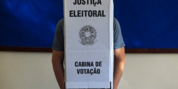 Brasil inicia elecciones presidenciales con Lula y Flávio Bolsonaro como principales contendientes