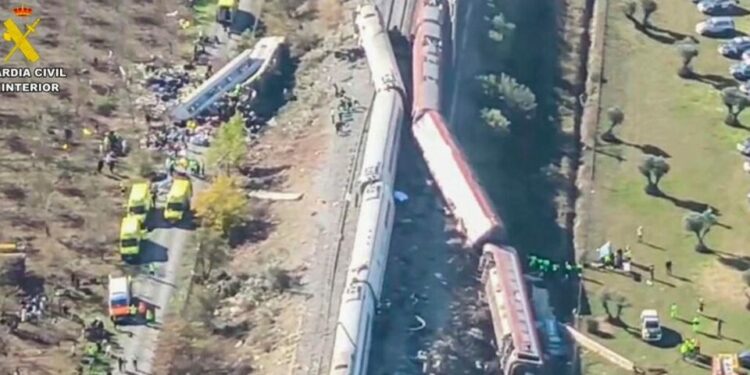 México expresa condolencias a España por accidente ferroviario que dejó al menos 68 muertos