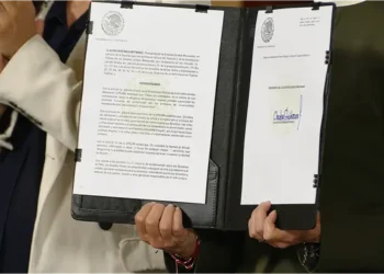 Sheinbaum firma decreto que prohíbe contenido violento para menores