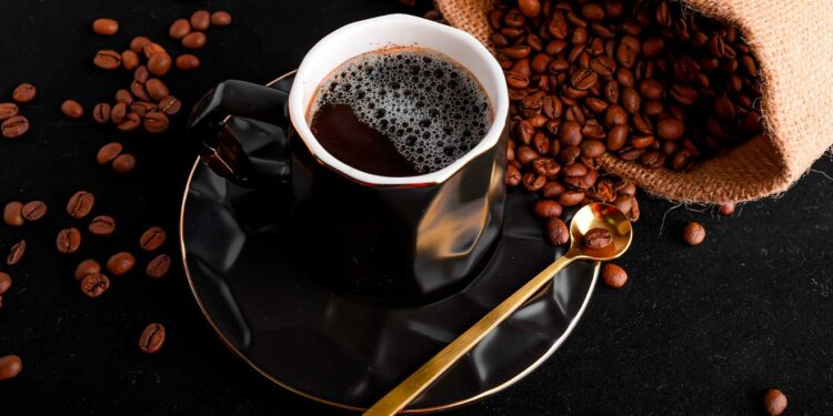 ¿Más café, mejor ánimo? Estudio encuentra efectos positivos de la cafeína en la microbiota intestinal y el bienestar emocional