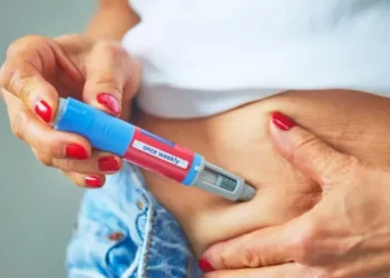 Advierten sobre los riesgos a la salud por el consumo de suplementos falsos o irregulares en el mundo fitness