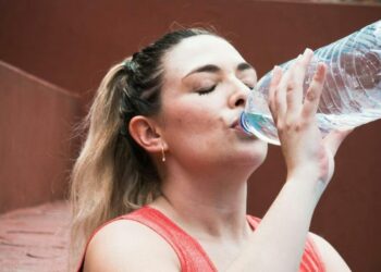 Microplásticos desencadenan reacciones químicas muy dañinas dentro del cuerpo