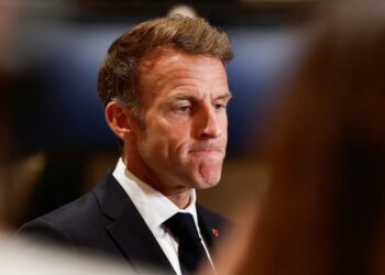 Macron reconoce que ‘quizá’ no ha hecho lo suficiente por los jóvenes