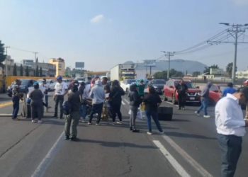 Reabren circulación en la autopista México-Puebla tras bloqueo vecinal