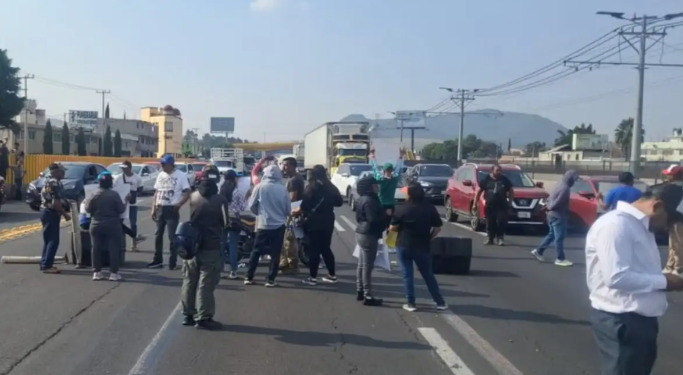 Reabren circulación en la autopista México-Puebla tras bloqueo vecinal