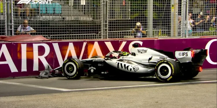 “No pude controlarlo”: Checo Pérez choca en qualy del Sprint de Singapur y le costará salir en los últimos puestos