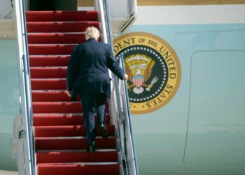 Trump impide de nuevo a la CNN viajar en el Air Force One y la cadena denuncia que bloquea su labor informativa