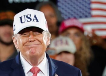 Trump ahora insulta a periodistas de CNN y ABC News; las llama ‘tonta’ y ‘estúpida’