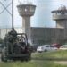 Separan a director de penal de Mazatlán tras riñas que dejaron 12 muertos