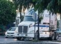 Tráiler embiste a motociclista y lo deja gravemente herido en avenida Salk