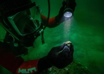Descubren un anillo con la imagen del Faro de Alejandría en una excavación submarina