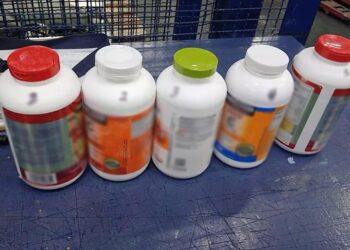 Aseguran en el AICM más de 8 mil pastillas ocultas en frascos de suplementos falsos