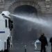 Más de 400 mil franceses desafían a Macron; estallan enfrentamientos en París