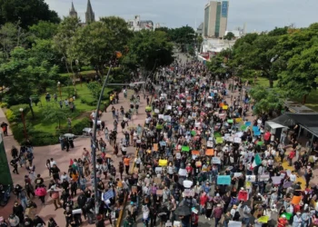 Inicia con altercado la segunda megamarcha por agua limpia en Guadalajara