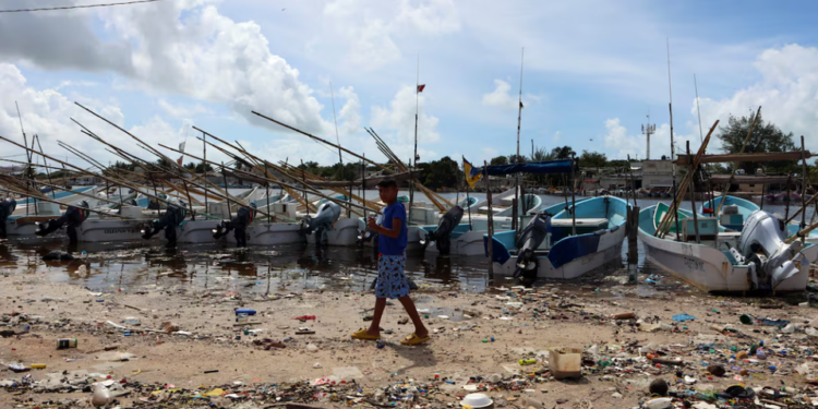 Huracán Simón podría impactar Jalisco y Colima como categoría 3 o 4
