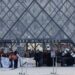 Estudiantes bloquean el acceso al Louvre en apoyo a las protestas de los institutos