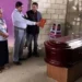 Investigan a pastor por simular muerte y resurrección de su hija en pleno funeral; la joven pasó 8 horas en un ataúd
