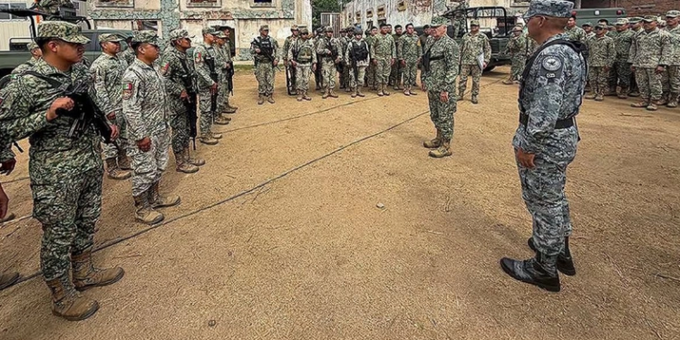 Reportan aseguramientos de armas y drogas en siete estados