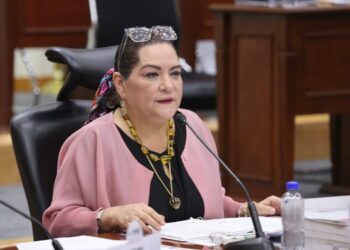 Sheinbaum pide auditorías en el INE y rechaza privilegios ante polémica por salón del AICM