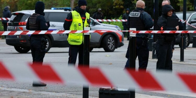 Tiroteos en las afueras de París dejan un muerto y cuatro heridos graves; investigan móvil racista
