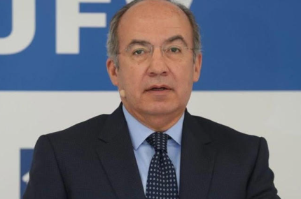 Felipe Calderón reacciona a la destrucción de su estatua en Los Pinos: “Son unos miserables”