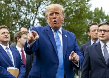 Trump afirma que las protestas en Francia reflejan que el islam quiere “apoderarse” del país