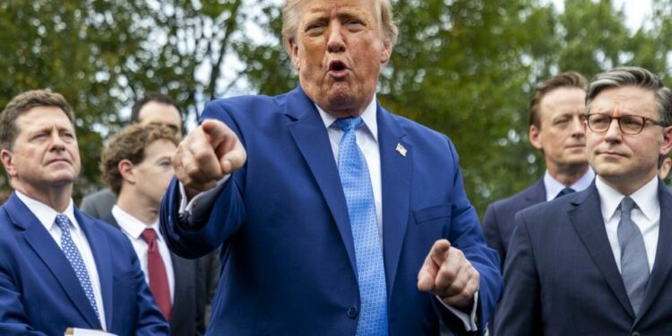 Trump afirma que las protestas en Francia reflejan que el islam quiere “apoderarse” del país