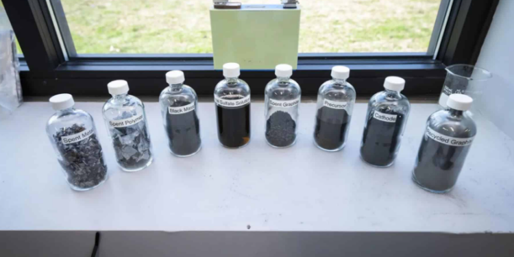 Reciclaje de baterías: un método recupera también el grafito y mejora su rendimiento