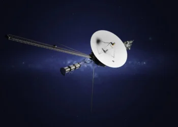 Voyager 1 está por alcanzar una distancia histórica: Un día luz de la Tierra