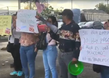Agua de mala calidad provoca bloqueos y protestas que afectan transporte en Guadalajara