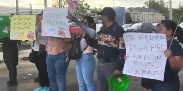 Agua de mala calidad provoca bloqueos y protestas que afectan transporte en Guadalajara