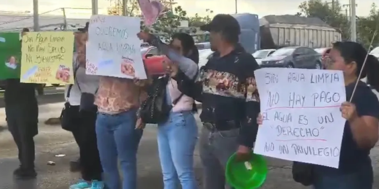 Agua de mala calidad provoca bloqueos y protestas que afectan transporte en Guadalajara